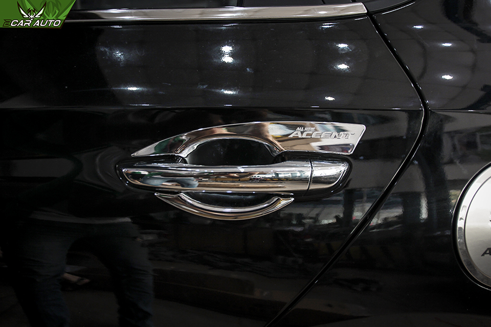Chén cửa xe Hyundai Accent