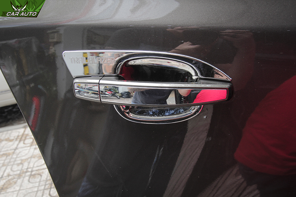Ốp chén cửa xe Chevrolet Traiblazer