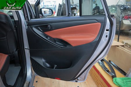 Bọc tappi cửa xe Innova