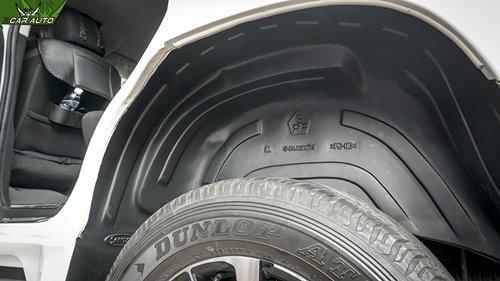 Lắp chắn lồng vè cho xe Pajero Sport