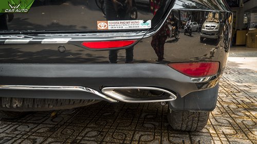 Độ ốp chia pô cho xe Fortuner