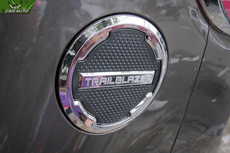 Ốp trang trí nắp xăng xe Traiblazer