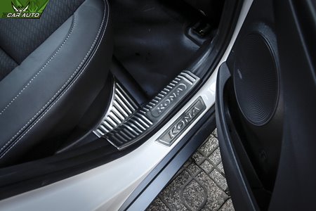Nẹp bước chân trong xe Hyundai Kona