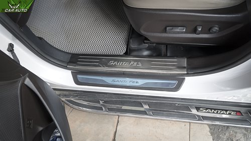 Ốp nẹp bảo vệ bệ cửa xe Hyundai Santafe