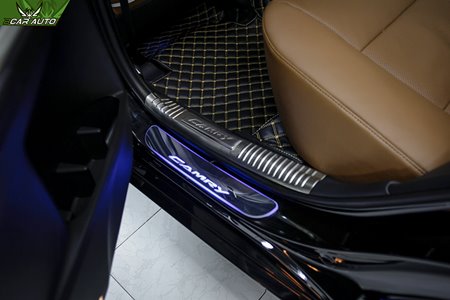 Nẹp bước chân có đèn xe Camry