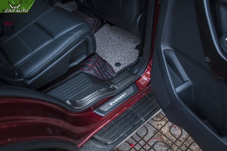 Nẹp bước chân có đèn xe Ford Everest