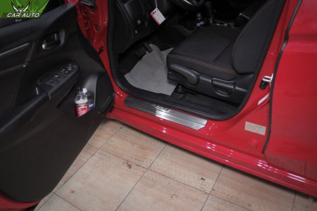Nẹp bước chân trang trí xe Honda Jazz