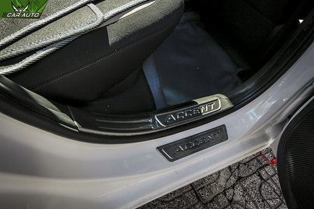 Nẹp bước chân ngoài xe Hyundai Accent