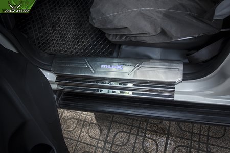 Nẹp bước bảo vệ xe Isuzu Mu-X