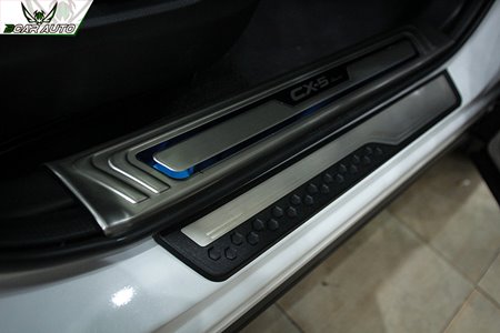 Ốp nẹp bước chân xe Mazda CX5 2018