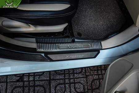 Nẹp bước chân trong xe Xpander