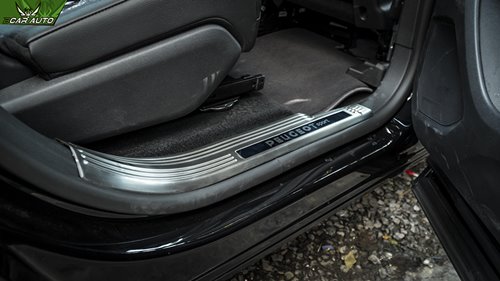 Nẹp bước chân trang trí xe Peugeot 5008