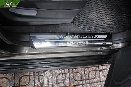 Nẹp bước bẻo vệ xe Traiblazer