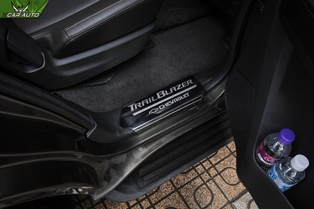 Ốp nẹp bước chân xe Traiblazer