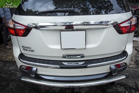 Ốp chống trầy bệ cốp xe Isuzu Mu-X