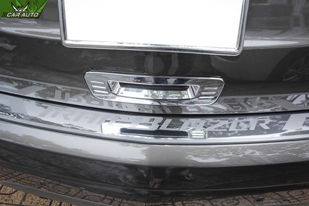 Ốp chống trầy bệ cốp xe Traiblazer