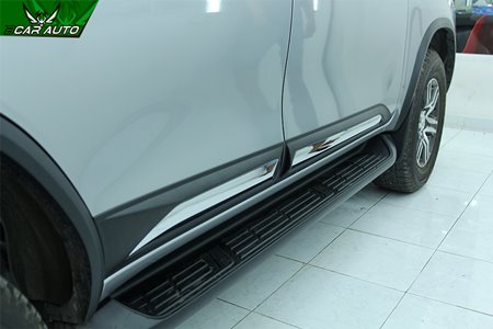 Nẹp hông xe Fortuner