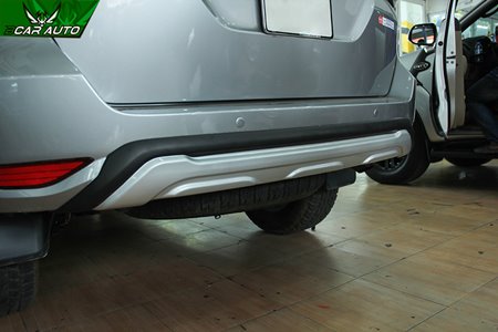 Ốp cản sau xe Fortuner