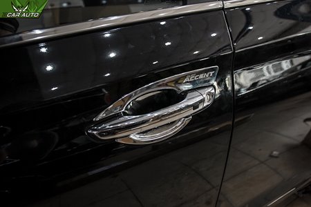 Ốp hõm chén cửa xe Accent