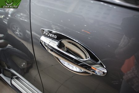 Ốp hõm chén cửa xe Mitsubishi Pajero Sport