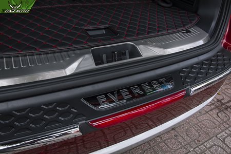 Ốp chống trầy bệ cốp xe Everest 2018