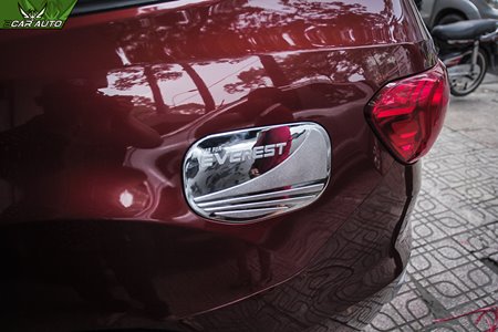 Ốp nắp bình xăng Ford Everest 2019