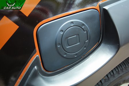 Ốp nắp bình xăng Ford Ranger 2019