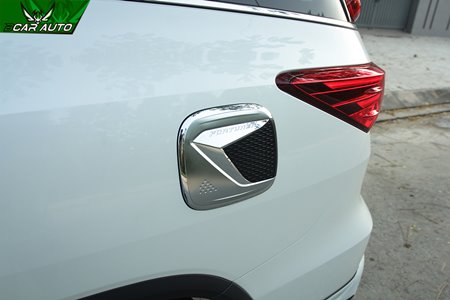 Ốp nắp xăng cho xe Fortuner 2018