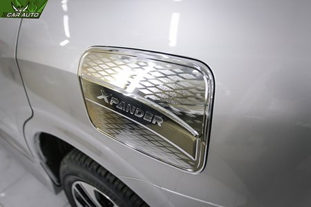 Ốp nắp bình xăng Mitsubishi Xpander