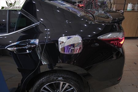 Ốp nắp xăng xe Altis mạ crom