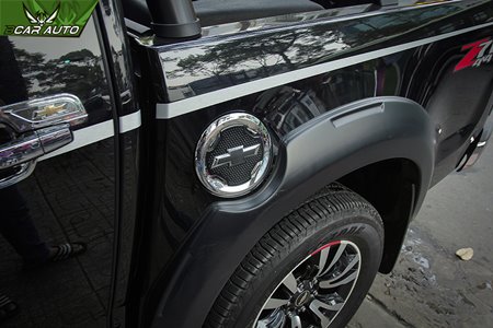 Ốp bảo vệ nắp bình xăng xe Colorado