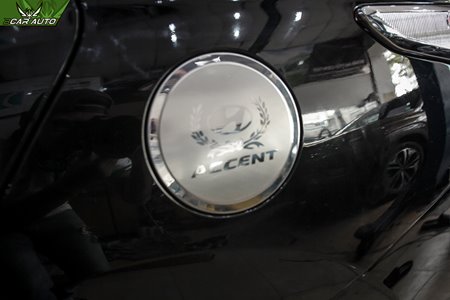 Ốp trang trí nắp xăng xe Hyundai Accent