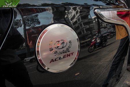 Ốp nắp bình xăng cho xe Hyundai Accent