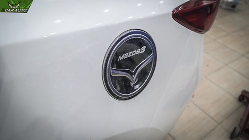 Ốp trang trí nắp bình xăng Mazda 3