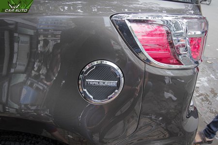 Ốp nắp bình xăng cho xe Traiblazer