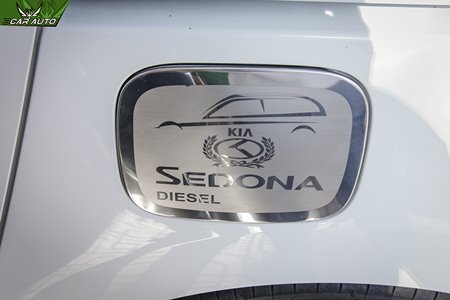 Ốp nắp bình xăng Kia Sedona