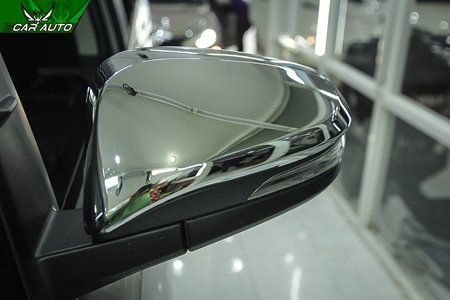 Ốp tai gương chiếu hậu xe Innova