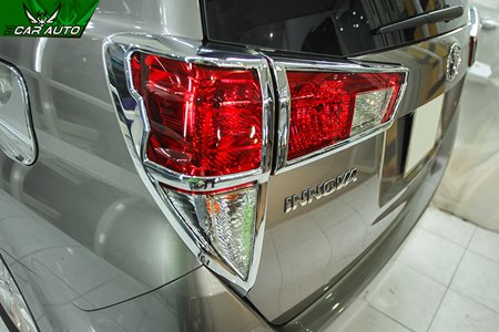Ốp viền đèn sau xe Innova