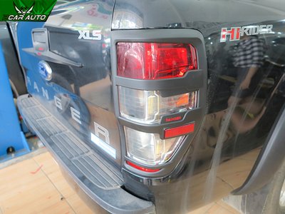 Ốp viền đèn hậu xe Ford Ranger