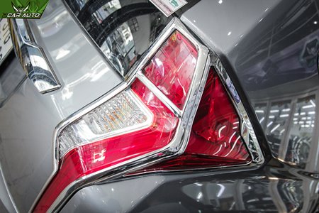 Ốp viền đèn trước xe Pajero Sport