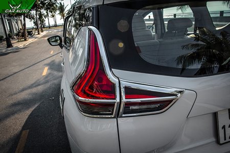 Ốp viền đèn sau xe Xpander