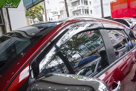 Ốp viền che mưa cho xe Ford Everest