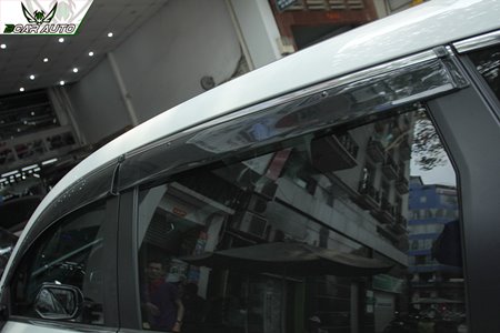 Lắp viền che mưa cho Honda CRV 2018